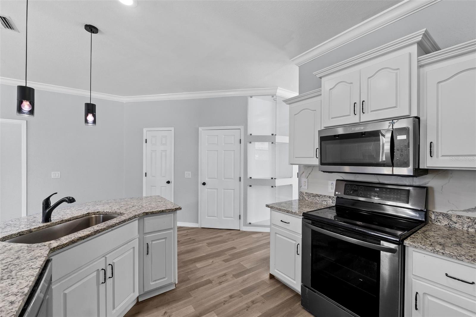Image 17 of 48 For 3206 Valerie Boulevard