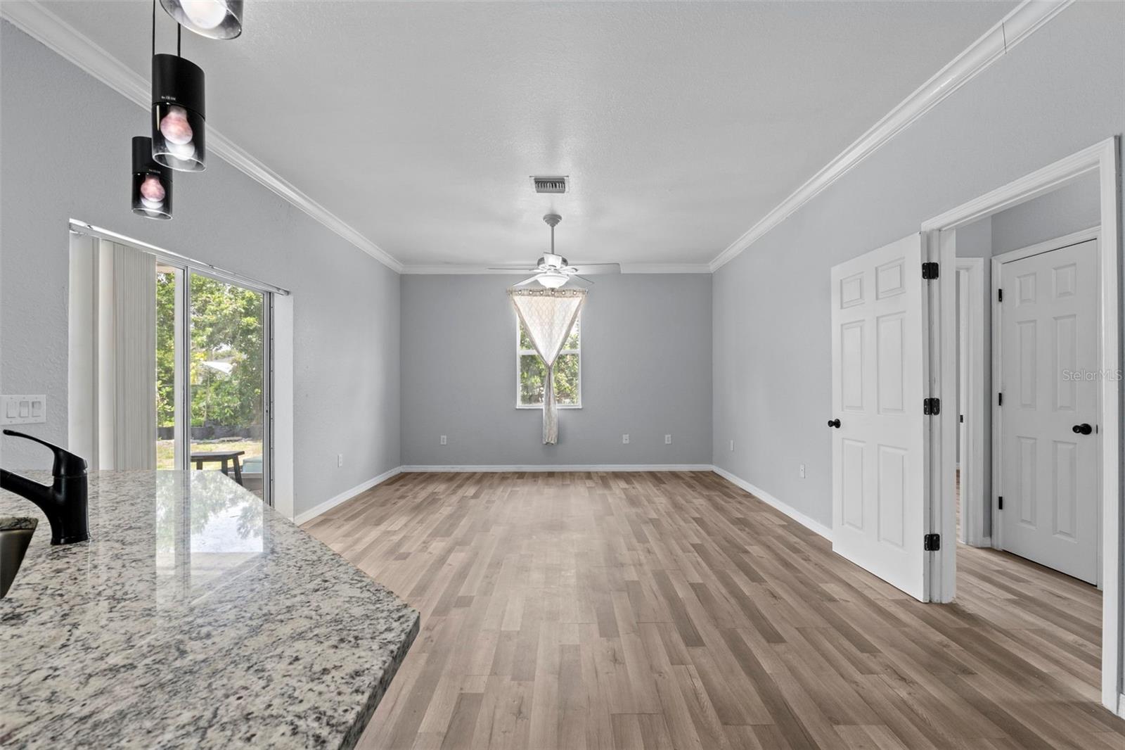 Image 18 of 48 For 3206 Valerie Boulevard
