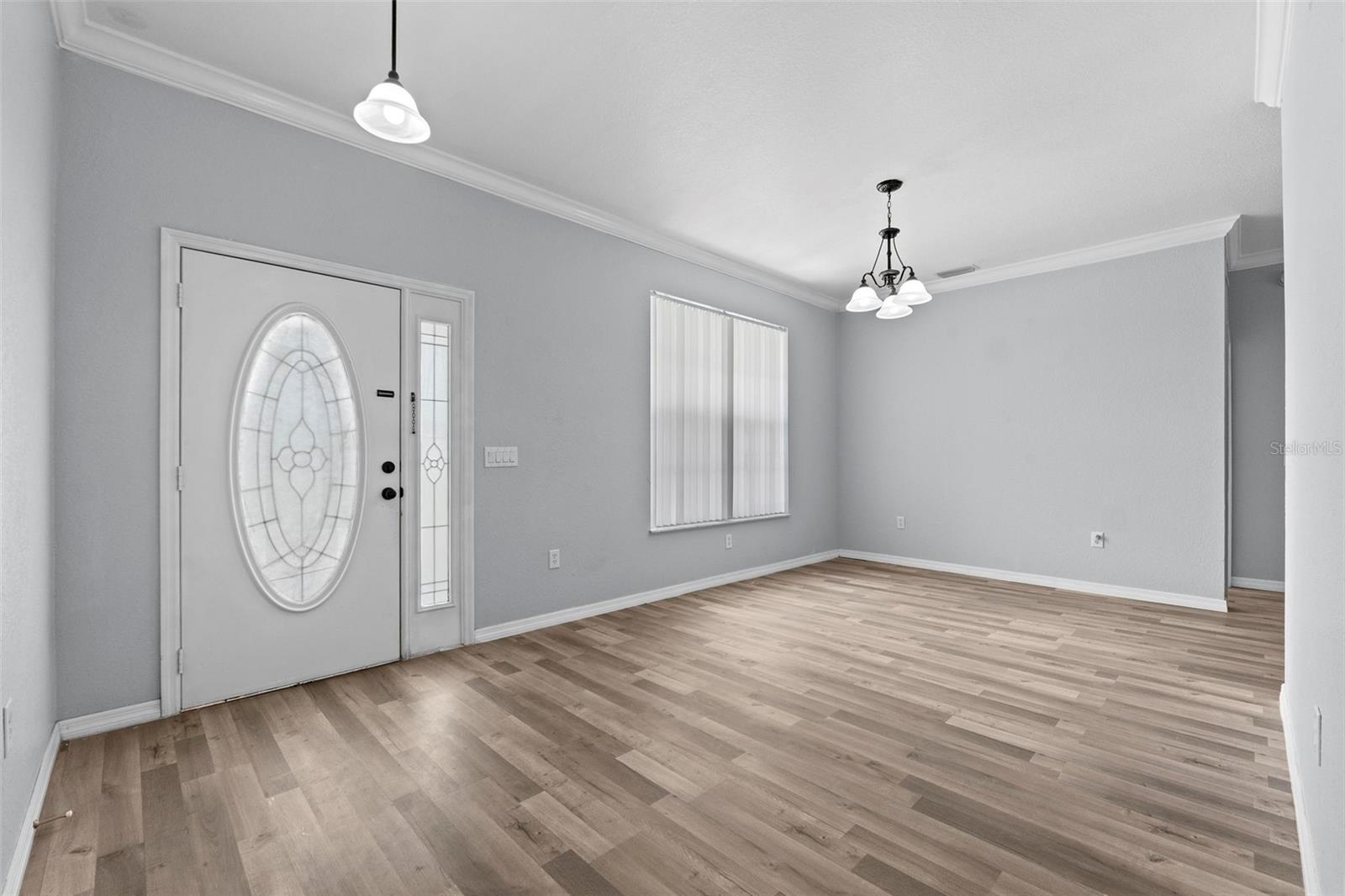 Image 3 of 48 For 3206 Valerie Boulevard