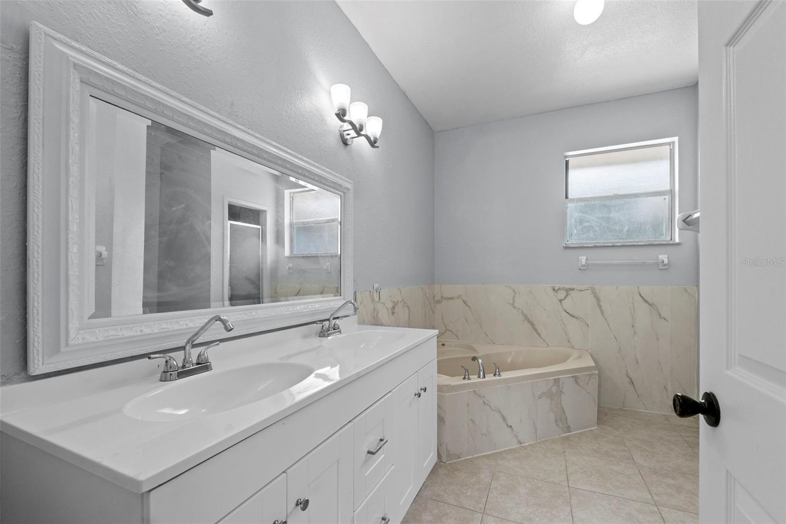 Image 30 of 48 For 3206 Valerie Boulevard