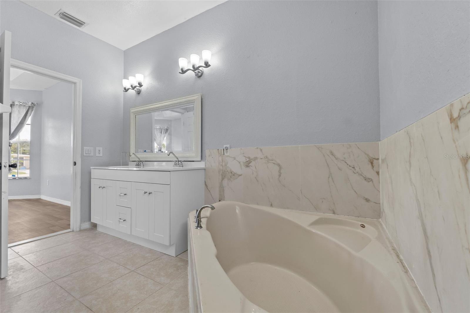 Image 31 of 48 For 3206 Valerie Boulevard
