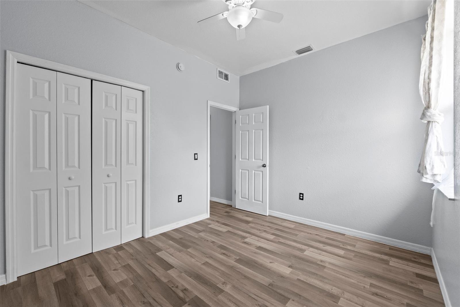 Image 33 of 48 For 3206 Valerie Boulevard