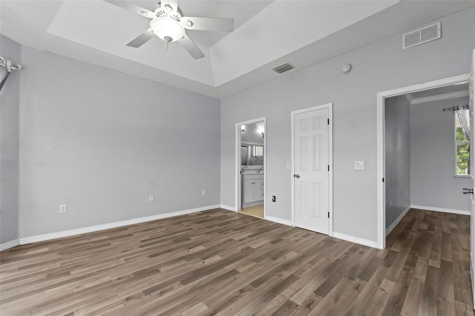 Image 35 of 48 For 3206 Valerie Boulevard