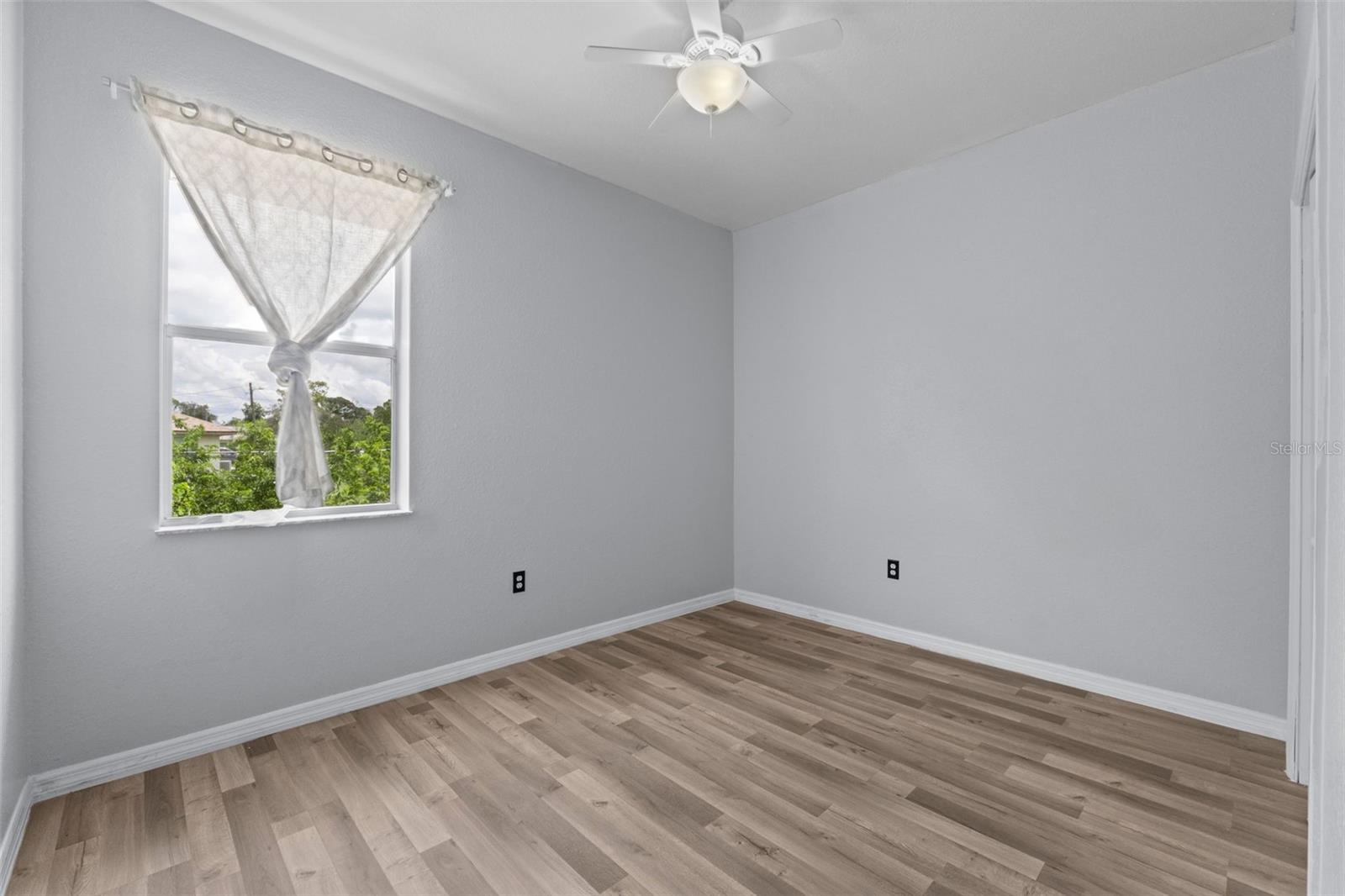 Image 37 of 48 For 3206 Valerie Boulevard