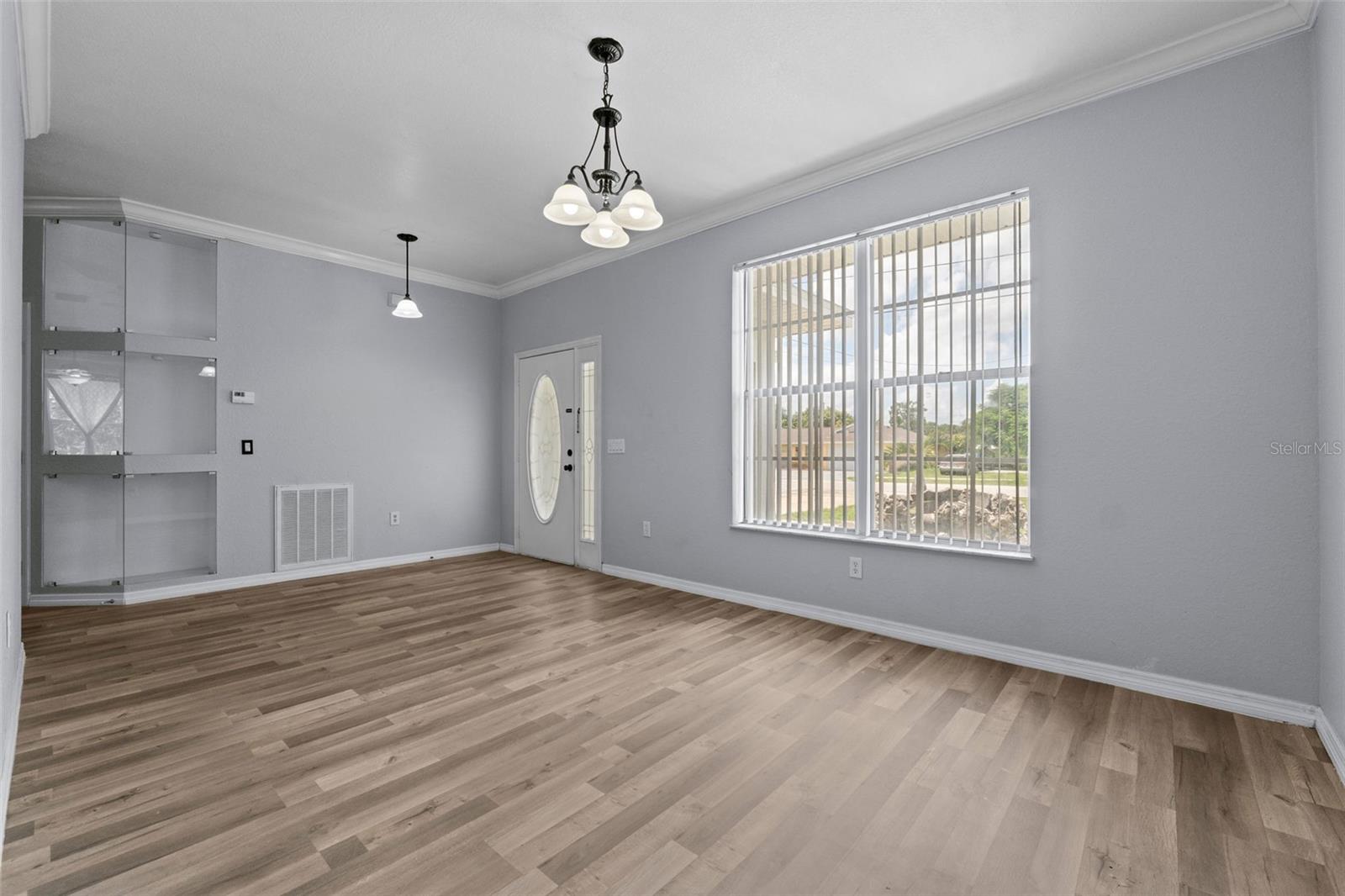 Image 5 of 48 For 3206 Valerie Boulevard