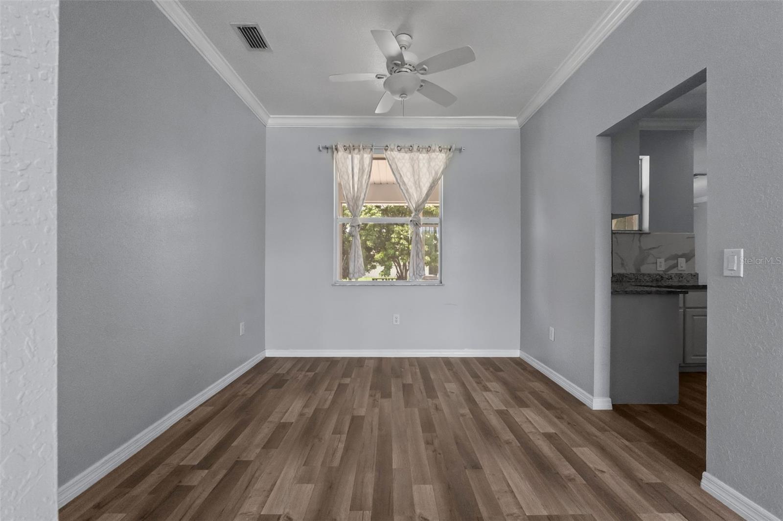 Image 9 of 48 For 3206 Valerie Boulevard
