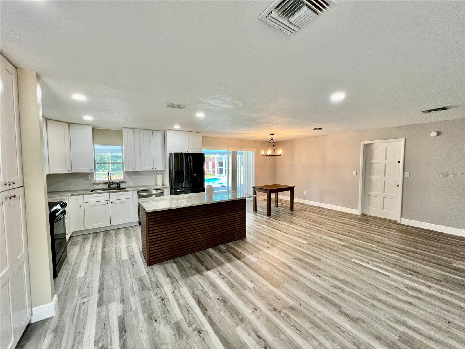 Image 5 of 12 For 135 Kenilwood Lane