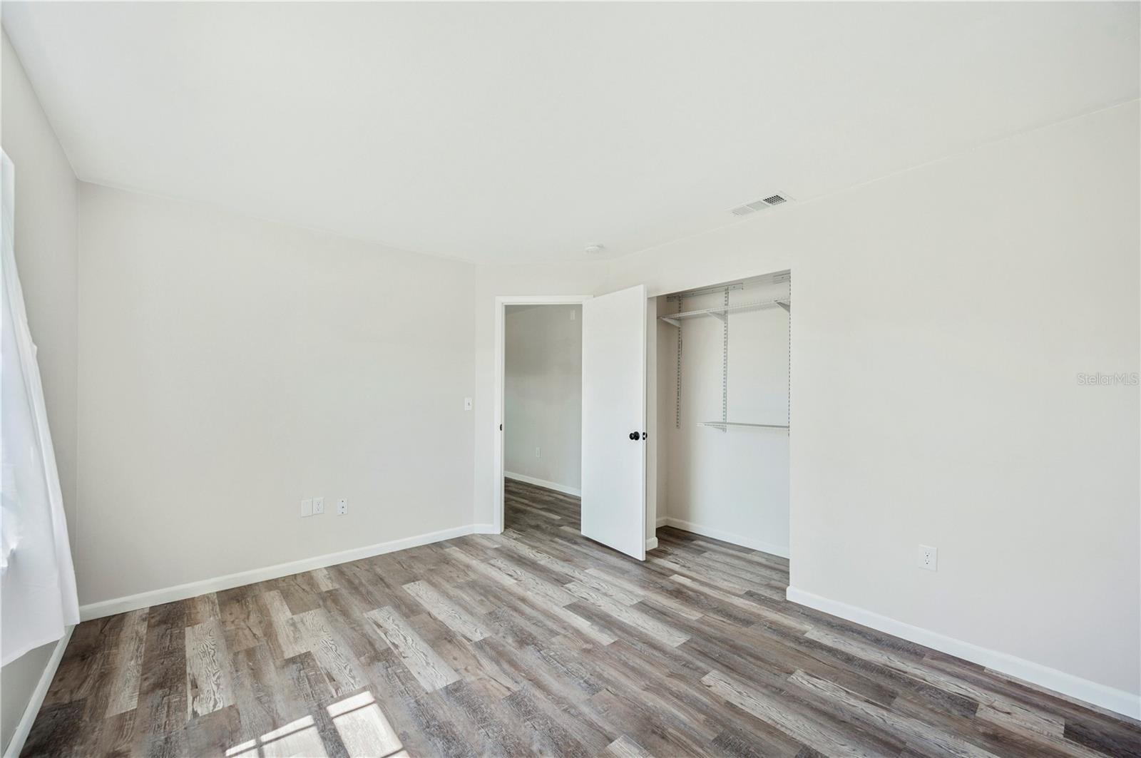 Image 15 of 35 For 1049 Waterview Point