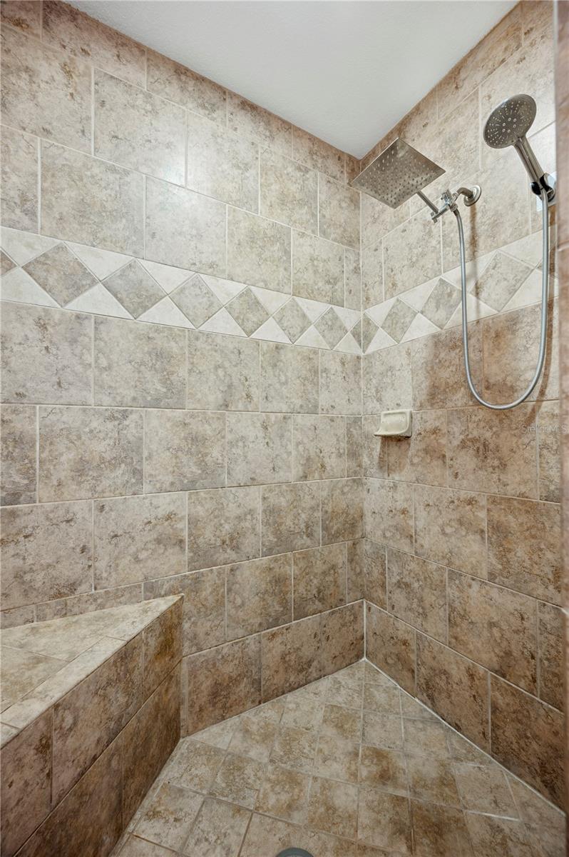 Image 21 of 35 For 1049 Waterview Point