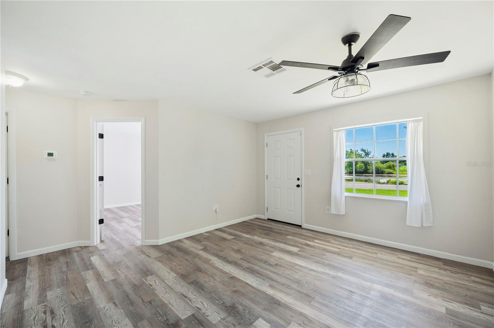 Image 3 of 35 For 1049 Waterview Point