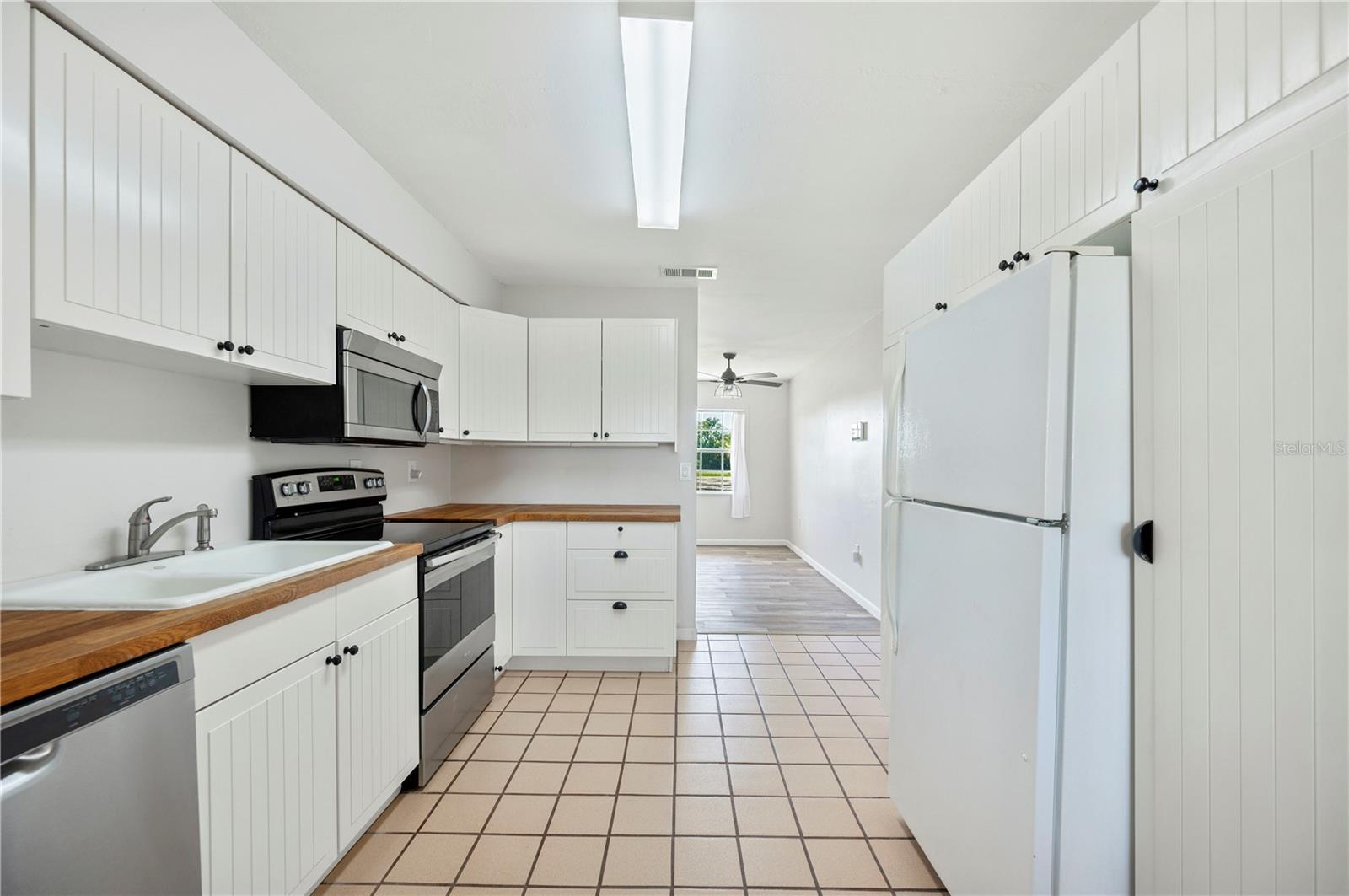 Image 4 of 35 For 1049 Waterview Point