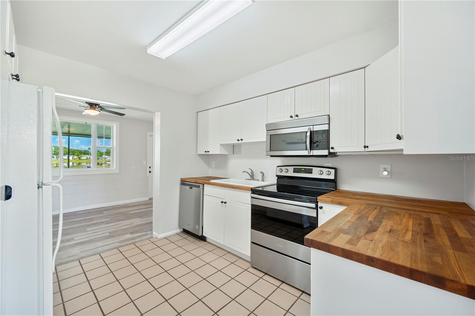 Image 5 of 35 For 1049 Waterview Point