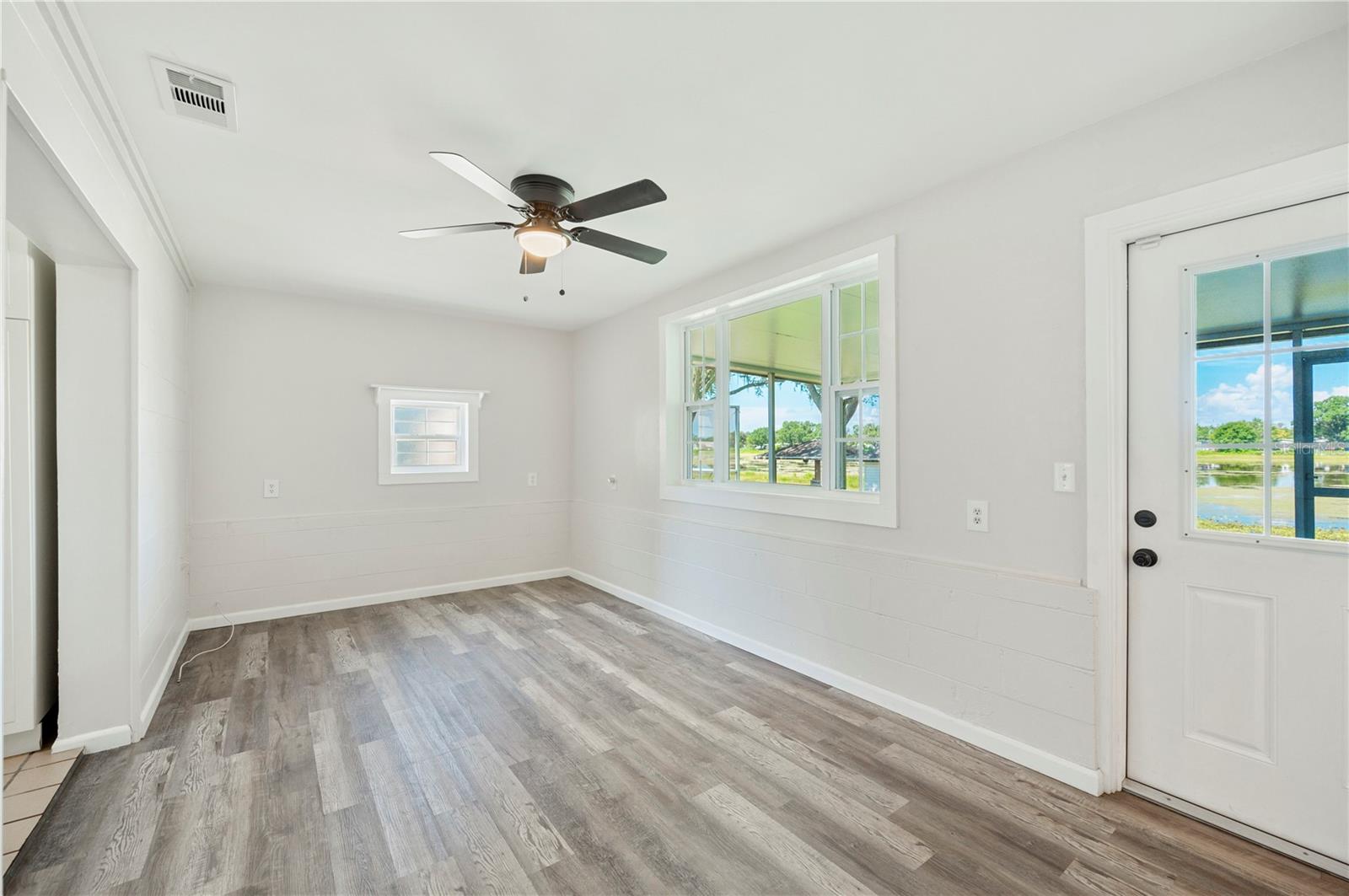 Image 9 of 35 For 1049 Waterview Point