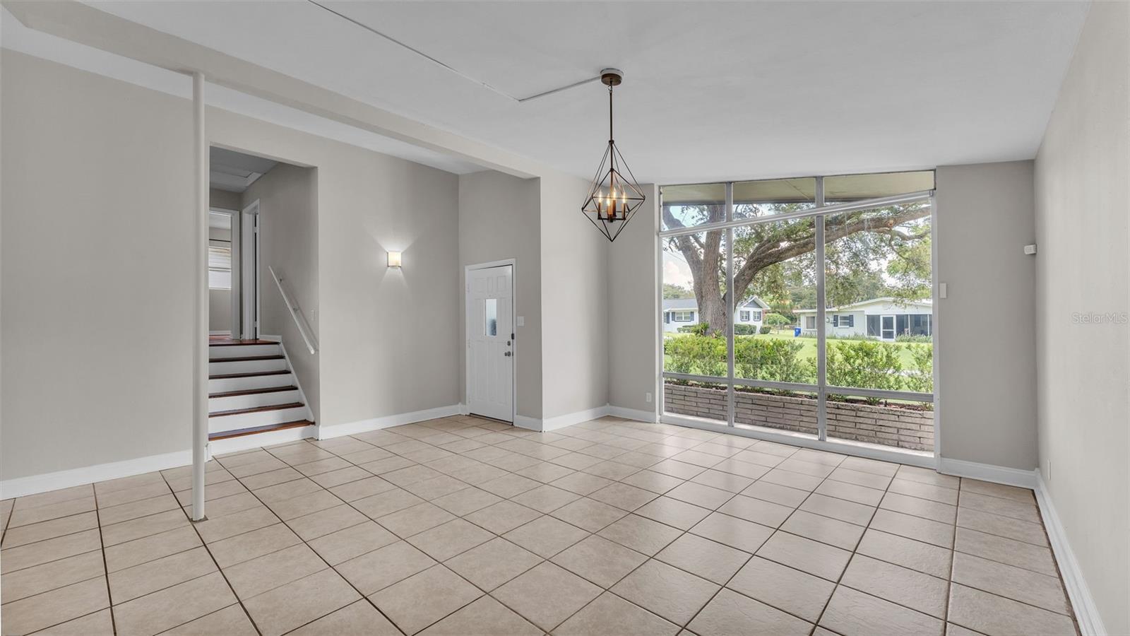 Image 4 of 56 For 418 Cardinal Place