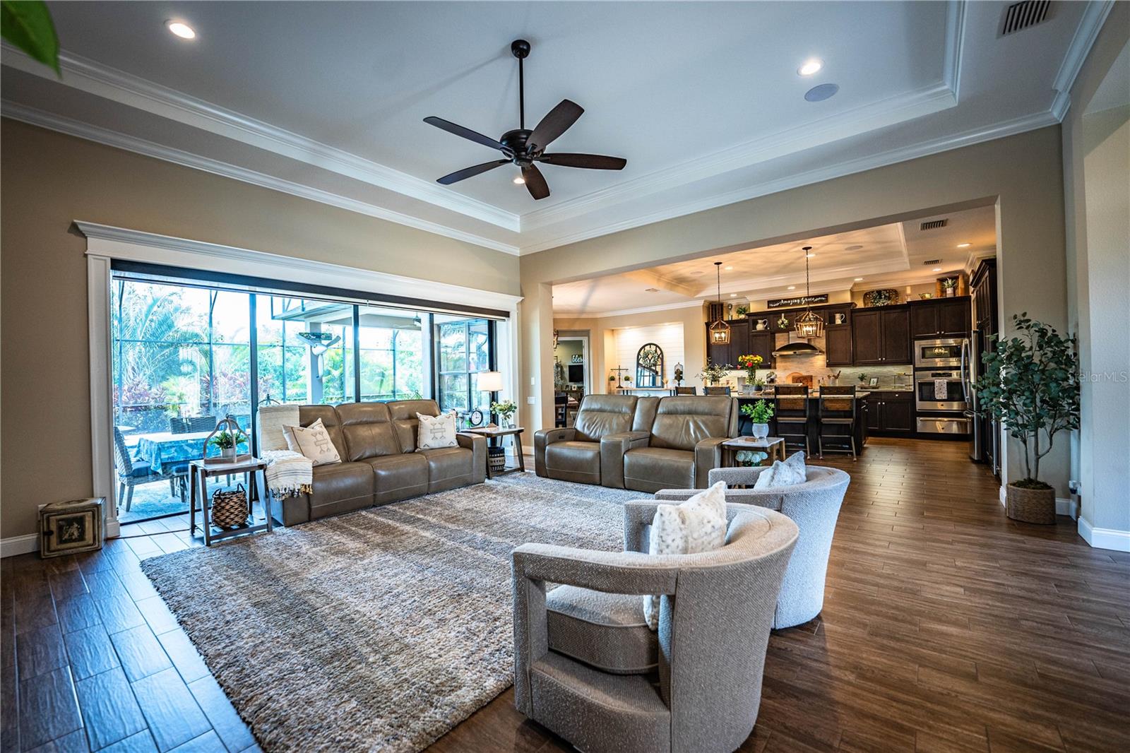 Image 3 of 49 For 3913 Grandefield Circle