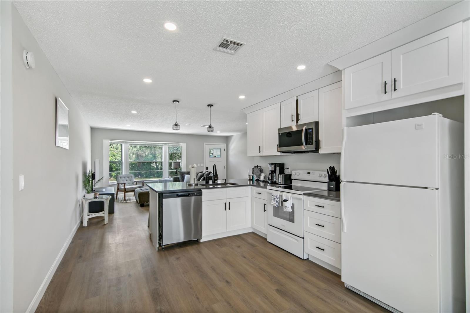 Image 6 of 31 For 7113 Regina Drive