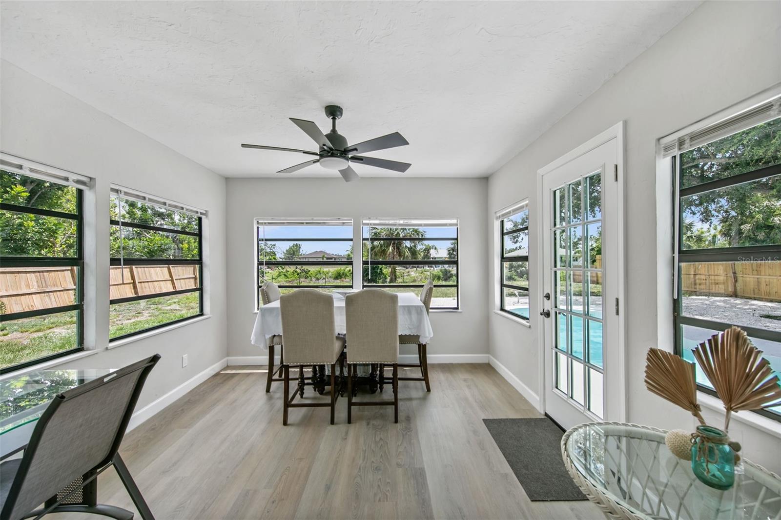 Image 7 of 31 For 7113 Regina Drive