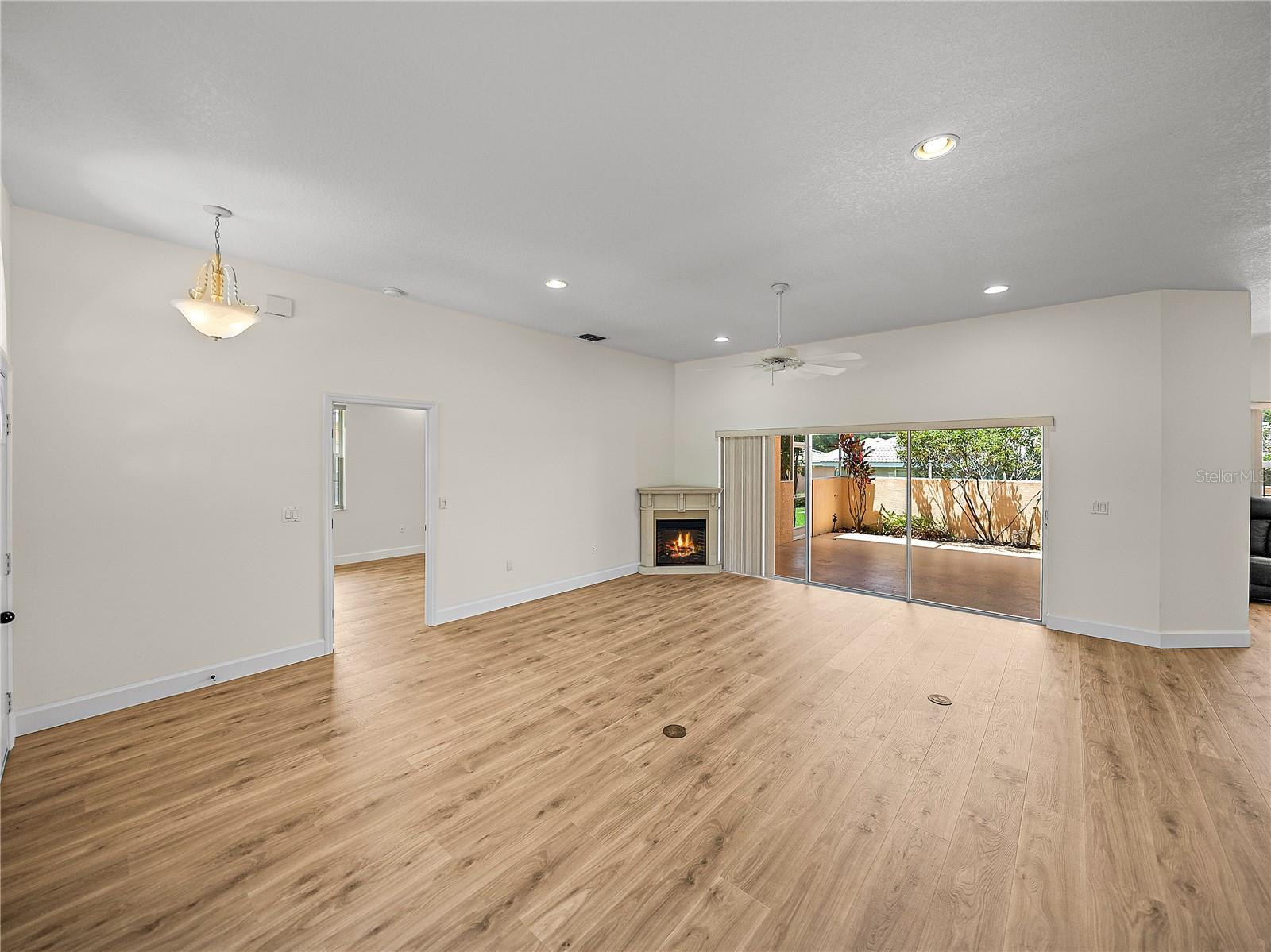 Image 16 of 71 For 113 Harbor Way