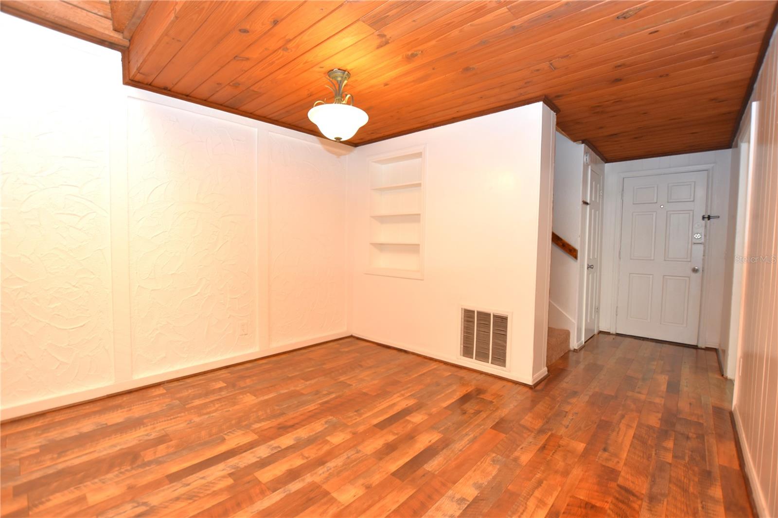 Image 10 of 37 For 2211 9th St Se