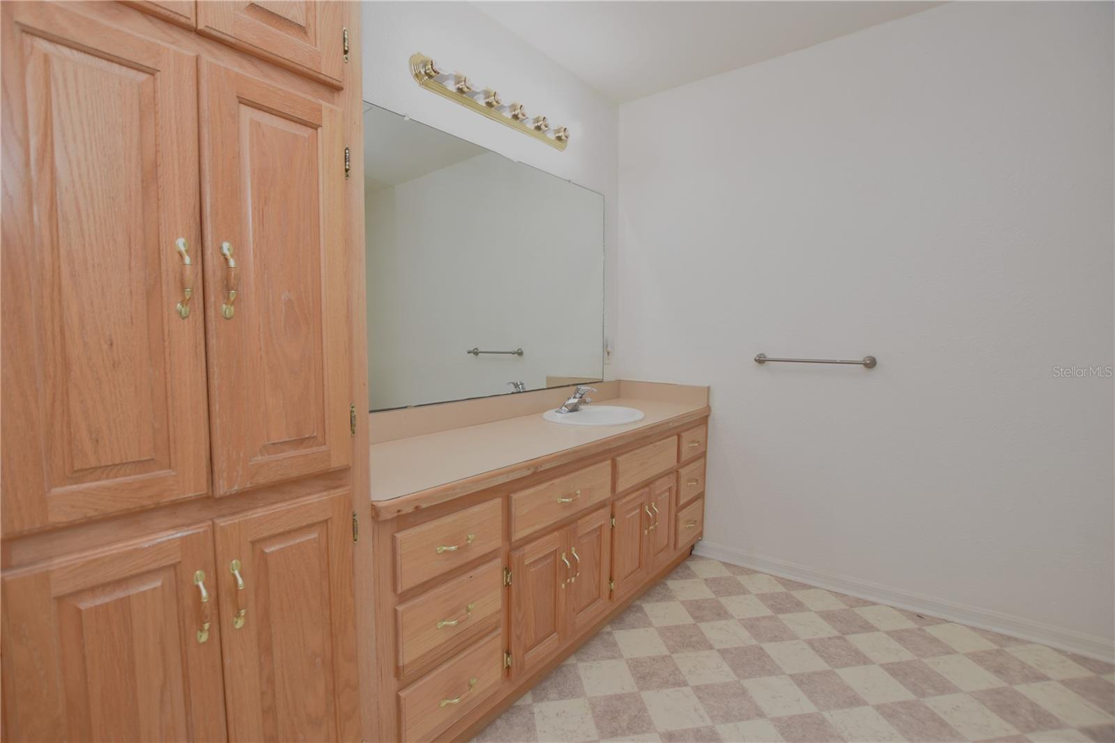 Image 22 of 37 For 2211 9th St Se