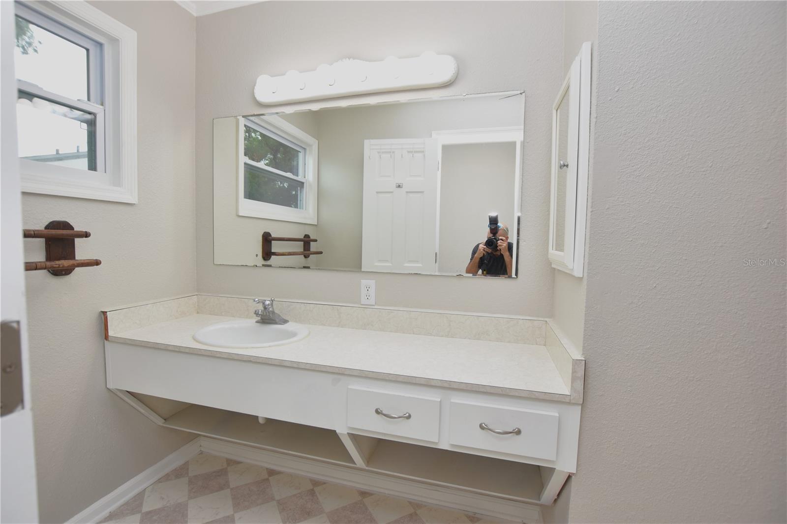 Image 17 of 35 For 2233 9th St Se