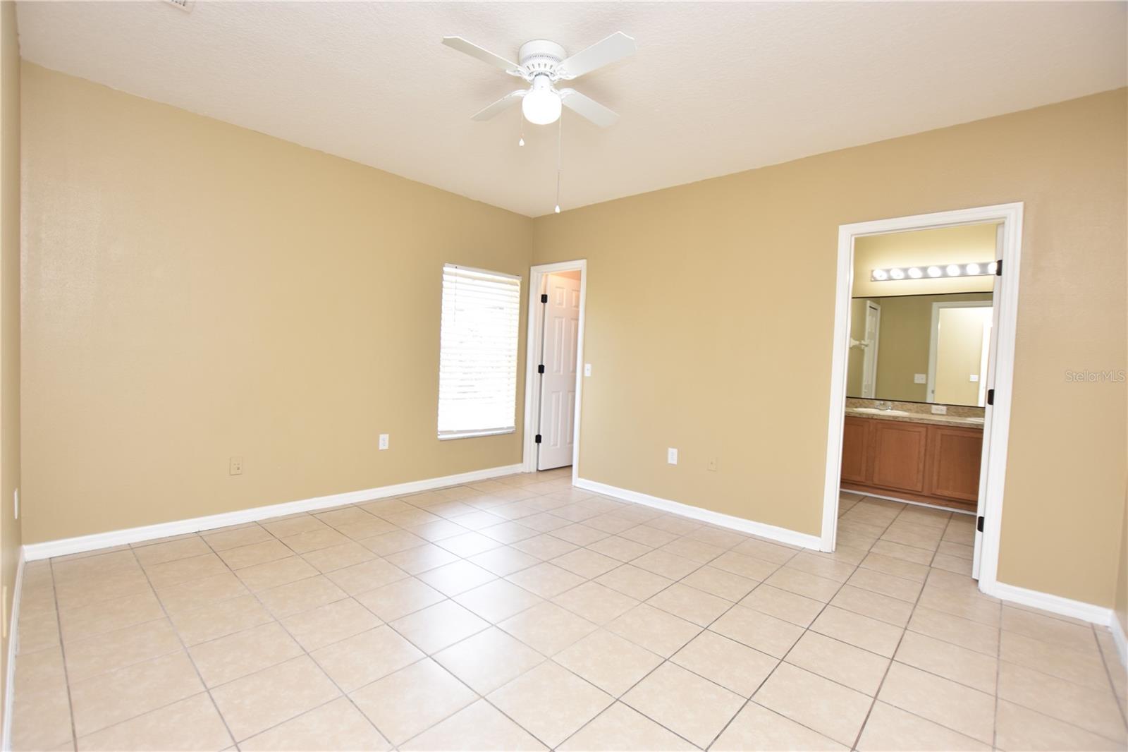 Image 11 of 22 For 982 Cumberland Drive