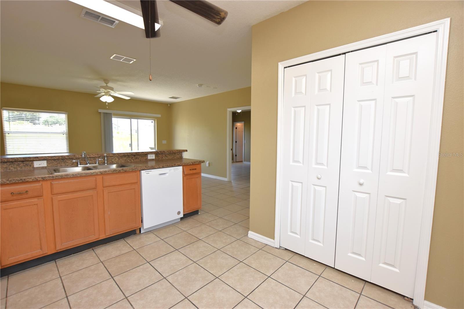 Image 5 of 22 For 982 Cumberland Drive
