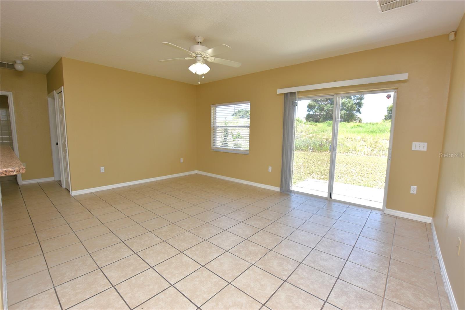 Image 8 of 22 For 982 Cumberland Drive
