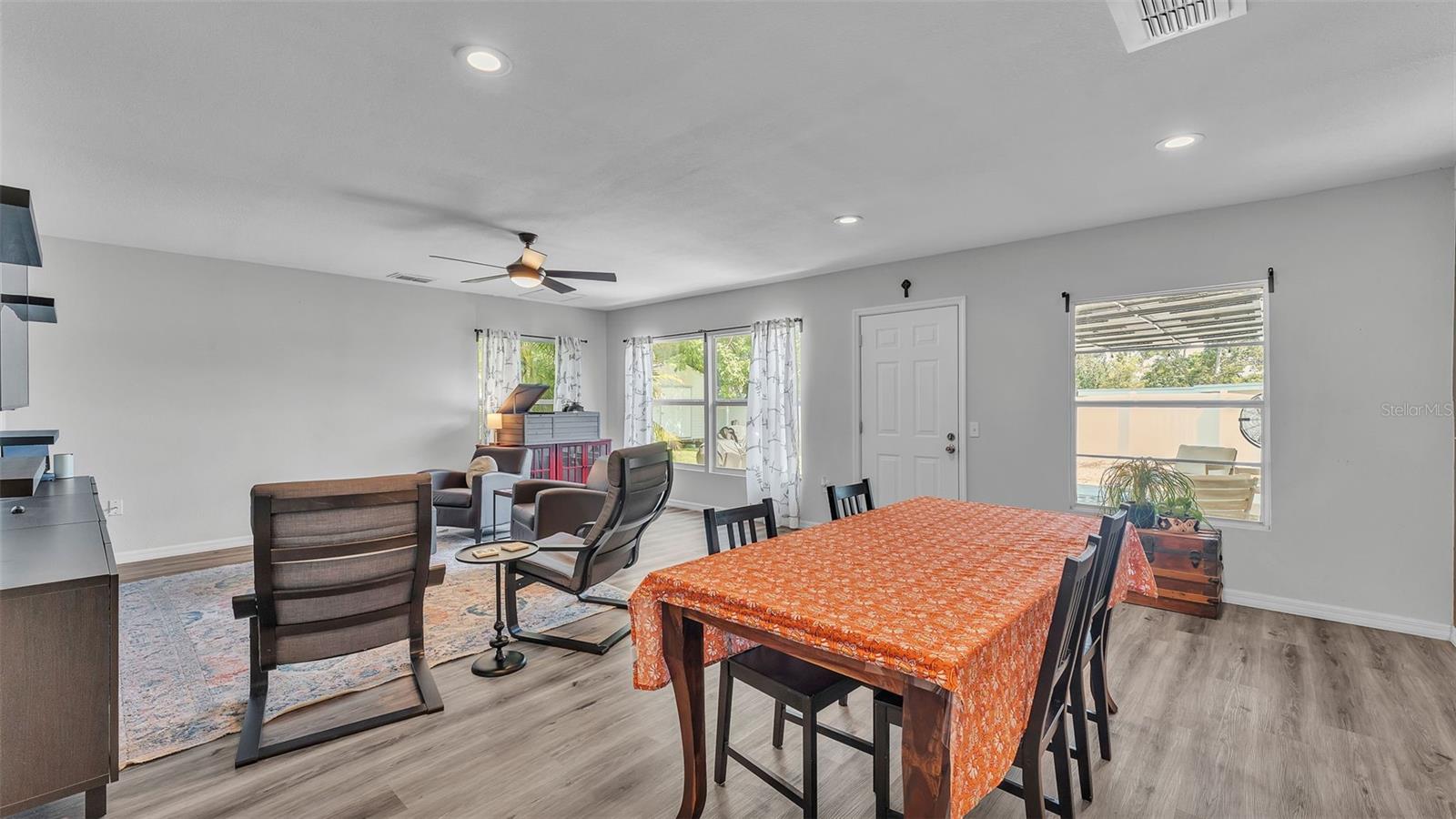 Image 16 of 48 For 505 16th Street Ne