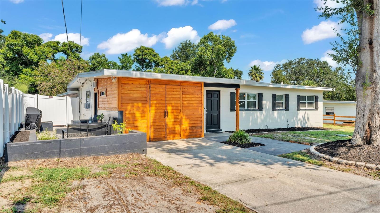 Image 4 of 48 For 505 16th Street Ne