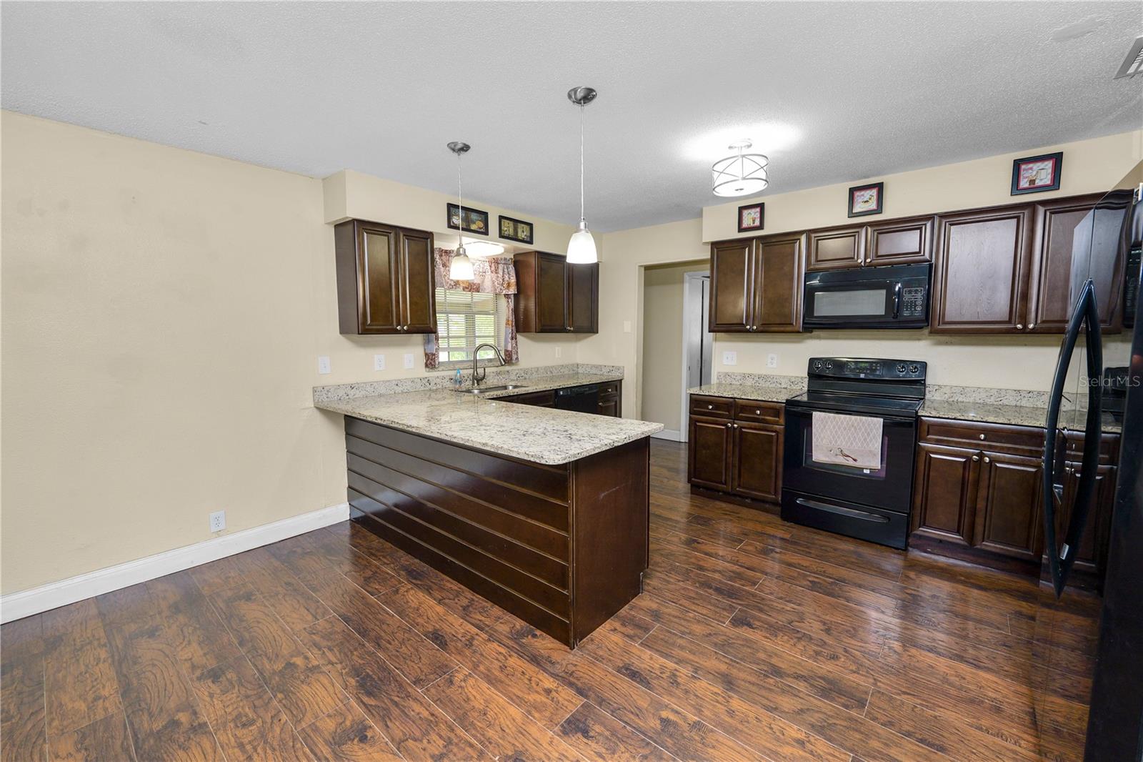 Image 14 of 57 For 1327 Magdalene Court E