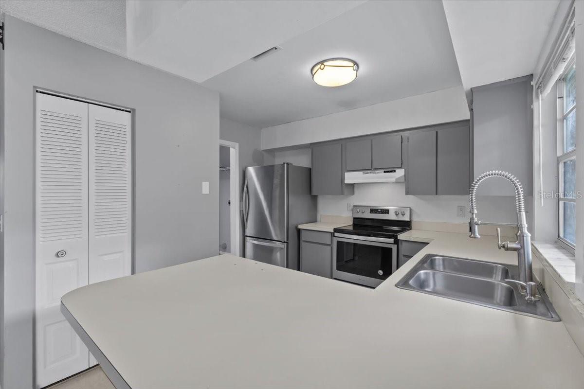 Image 13 of 33 For 2261 Crystal Grove Lane