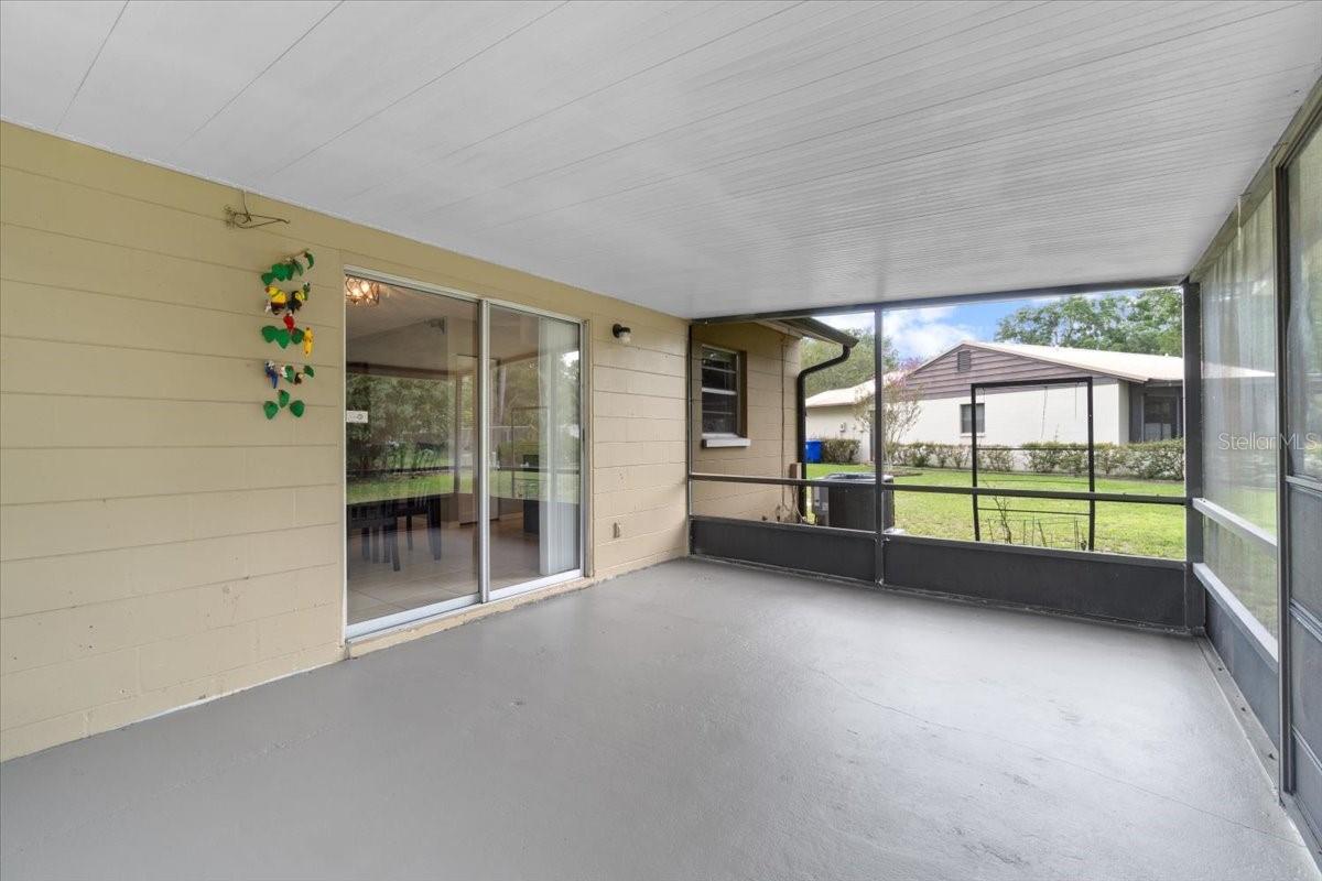 Image 28 of 33 For 2261 Crystal Grove Lane
