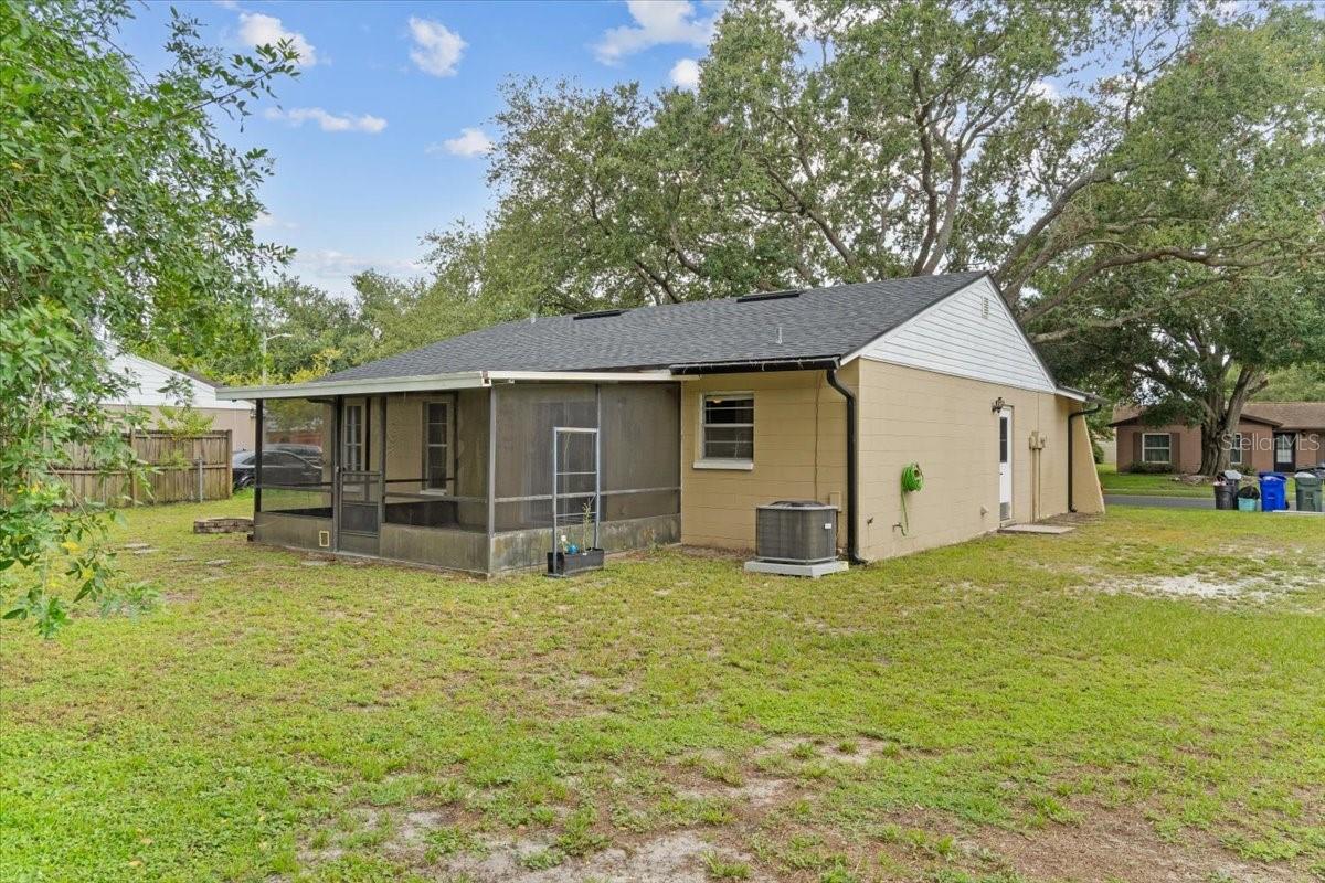 Image 29 of 33 For 2261 Crystal Grove Lane
