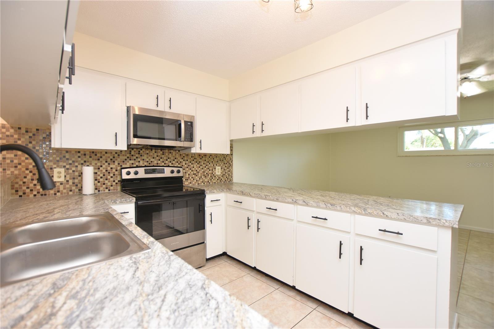 Image 4 of 46 For 1301 Fairlee Street