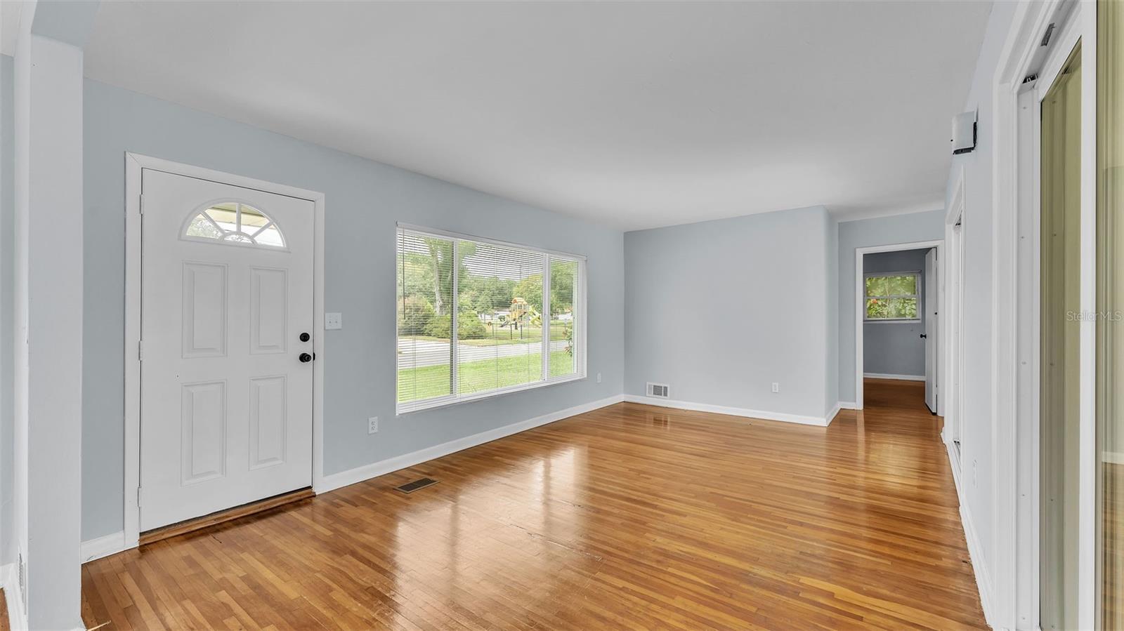 Image 6 of 48 For 1430 Phyllis Street