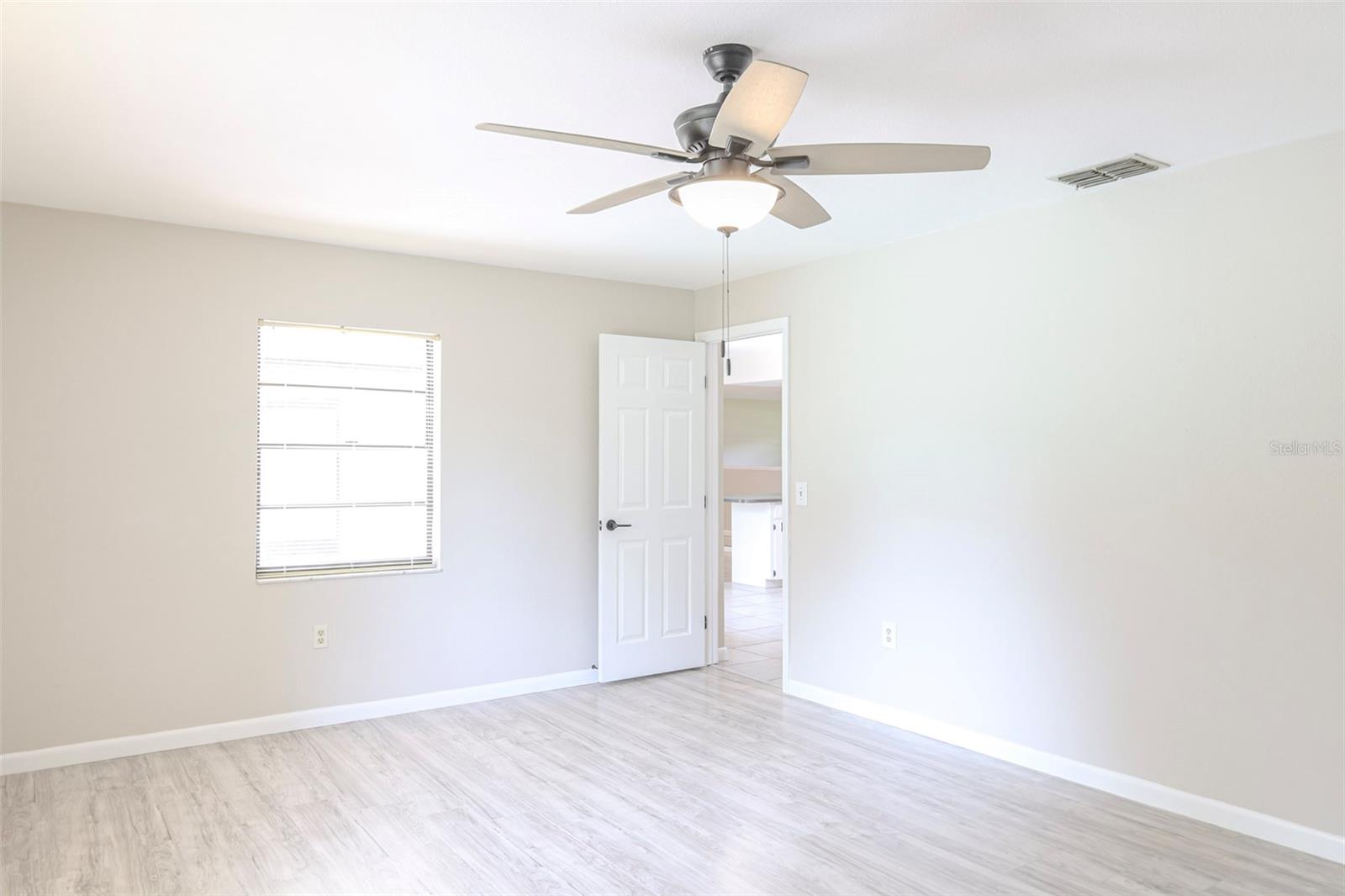 Image 19 of 27 For 2190 Belaire Drive