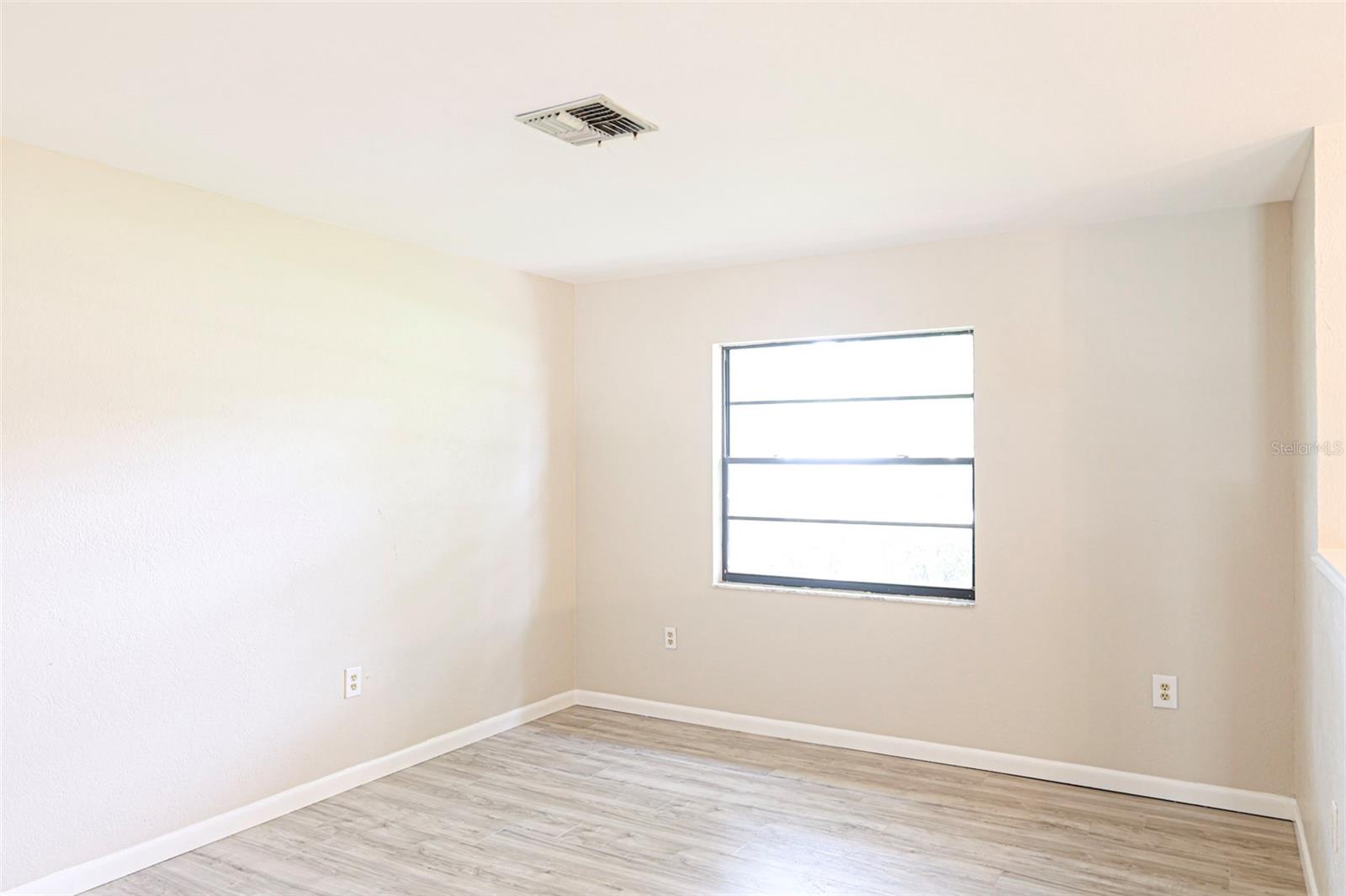 Image 21 of 27 For 2190 Belaire Drive