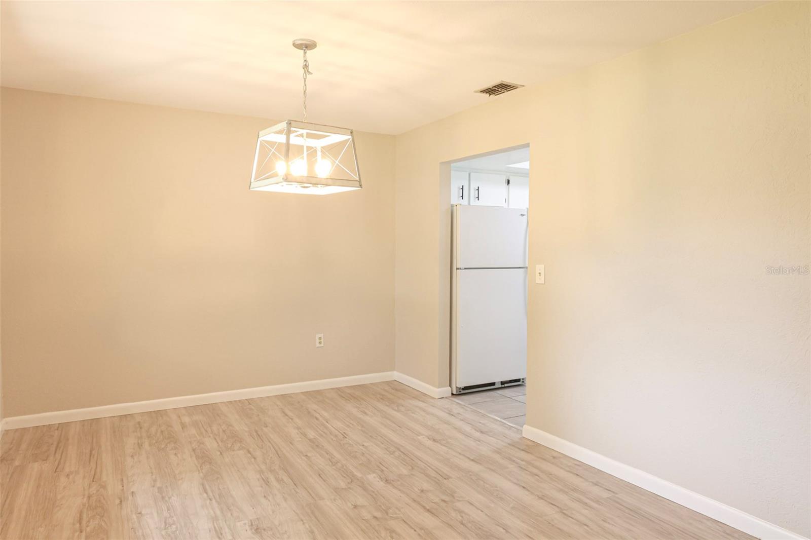 Image 22 of 27 For 2190 Belaire Drive