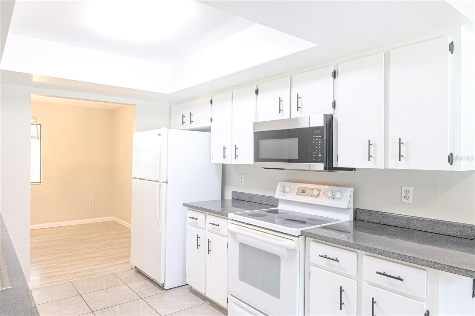 Image 4 of 27 For 2190 Belaire Drive