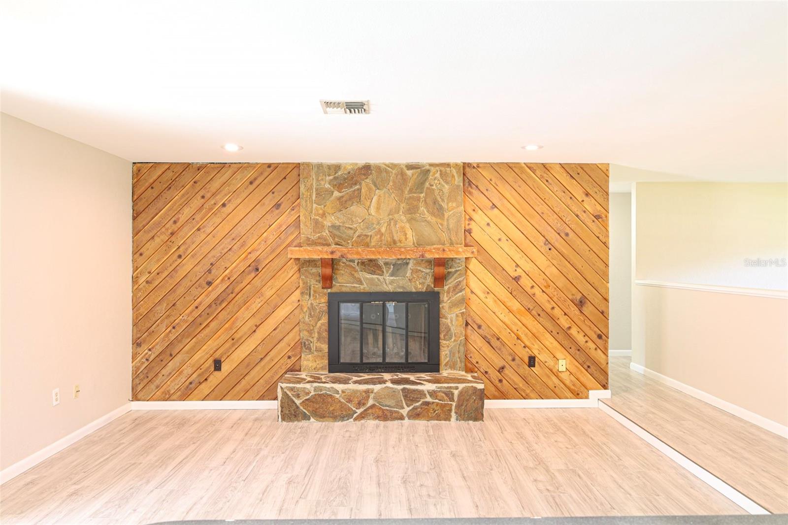 Image 8 of 27 For 2190 Belaire Drive