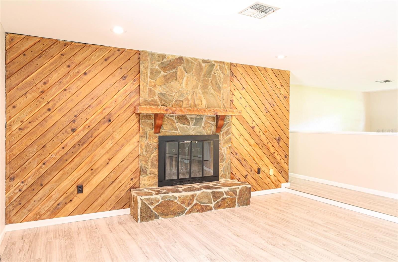 Image 9 of 27 For 2190 Belaire Drive