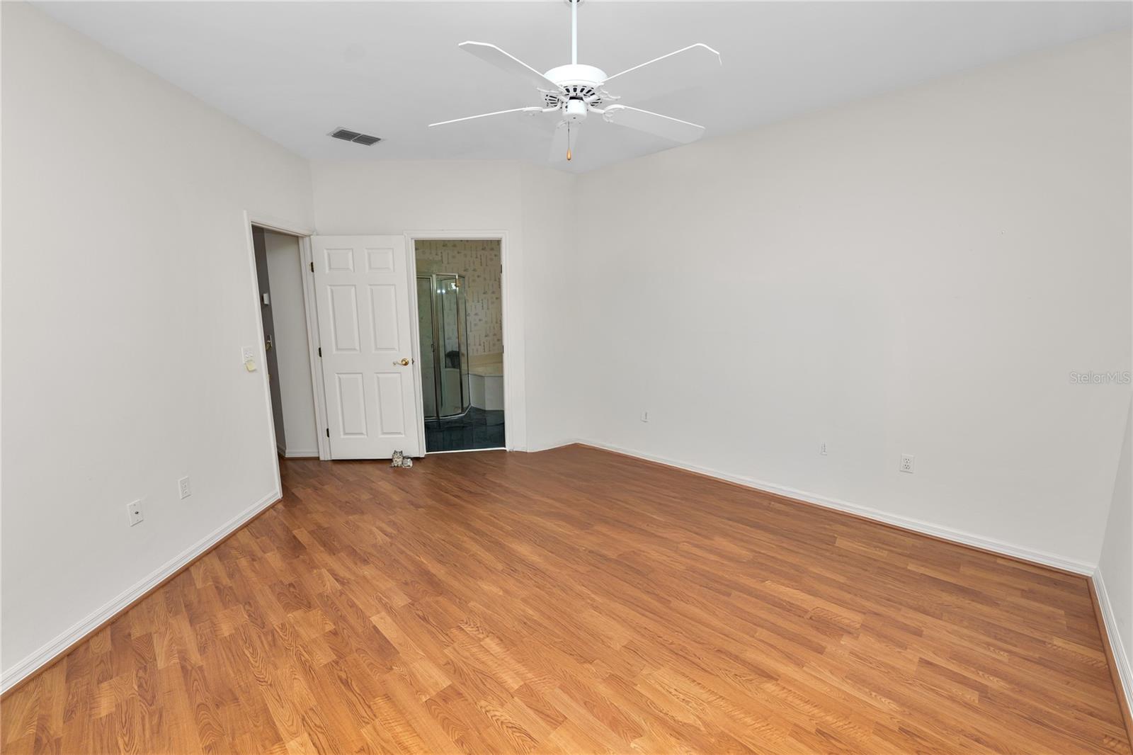 Image 20 of 32 For 3110 Stonewater Drive 122
