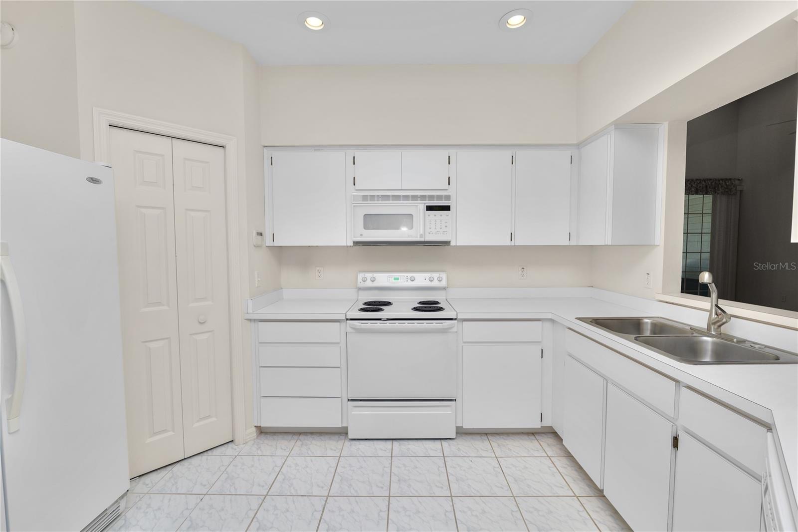Image 5 of 32 For 3110 Stonewater Drive 122