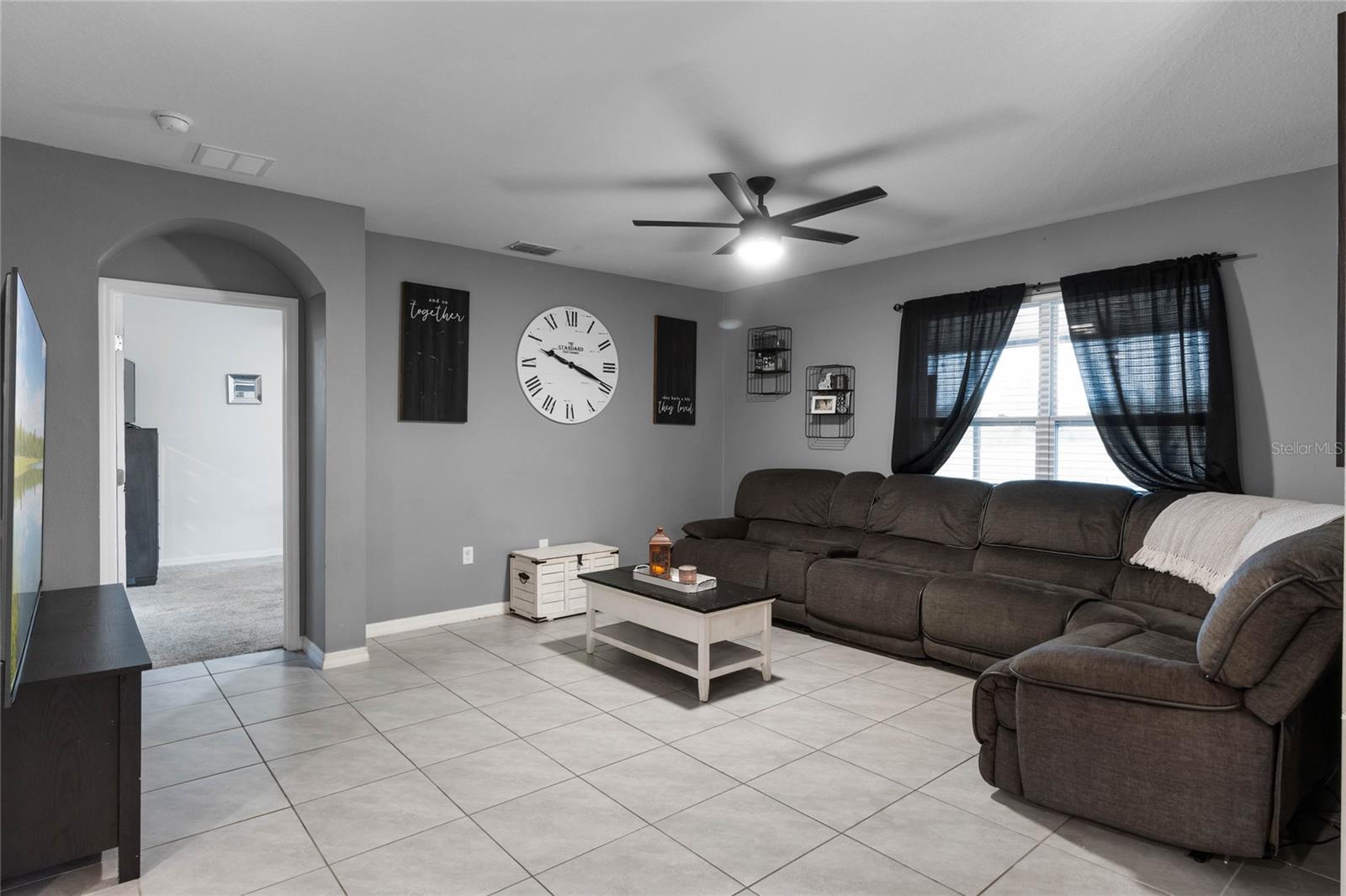Image 11 of 49 For 228 St Thomas Drive