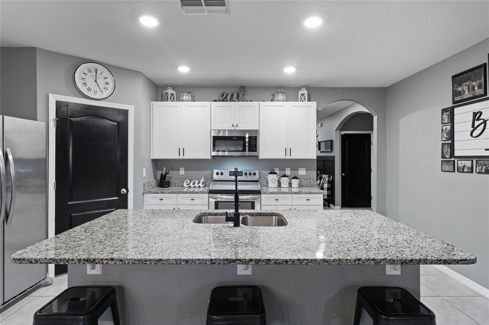 Image 8 of 49 For 228 St Thomas Drive