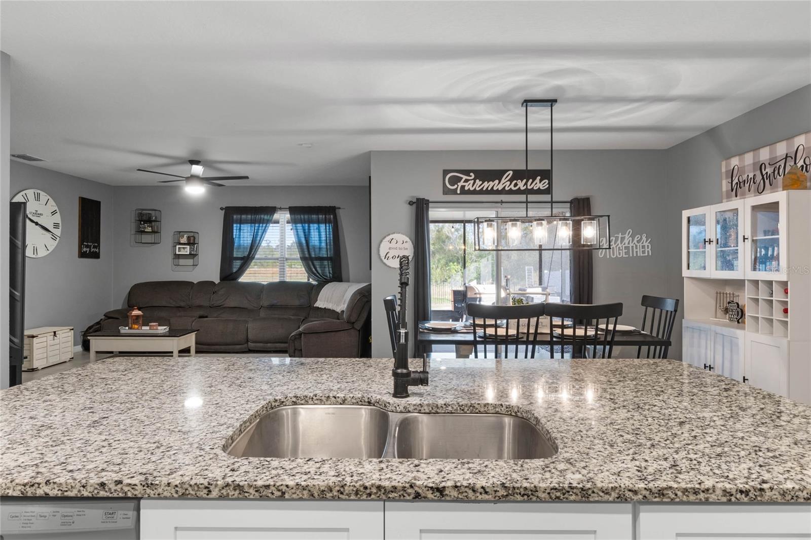 Image 9 of 49 For 228 St Thomas Drive