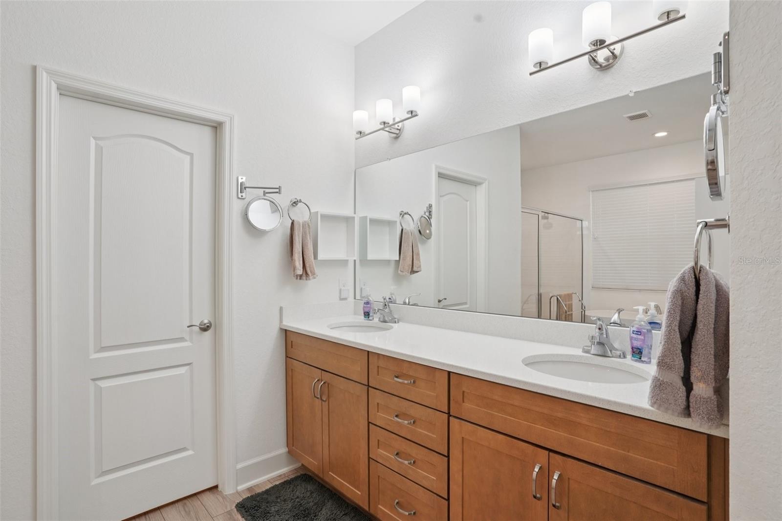 Image 20 of 59 For 1047 Woodland Oaks Drive