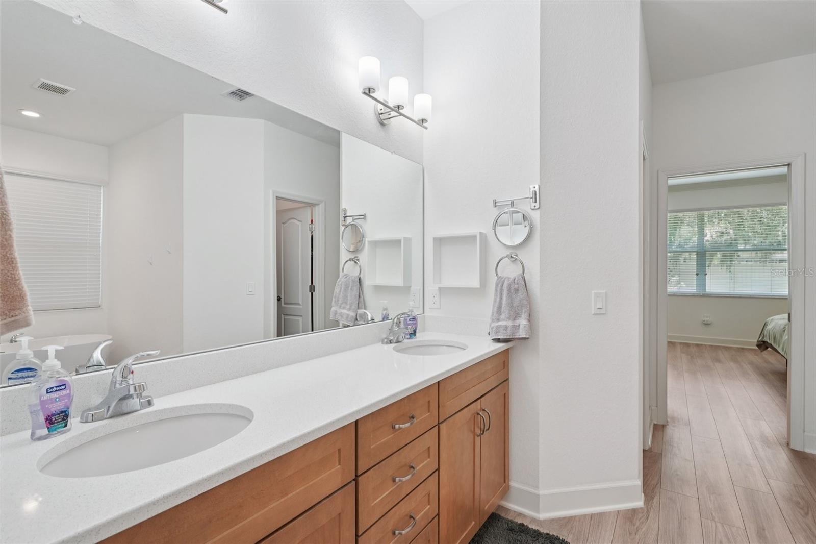Image 21 of 59 For 1047 Woodland Oaks Drive