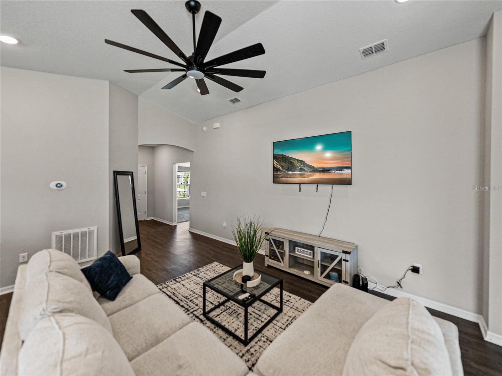 Image 10 of 55 For 721 Daphne Drive